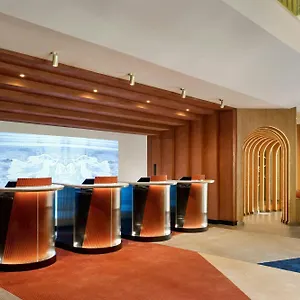 Montcalm East, Autograph Collection Лондон