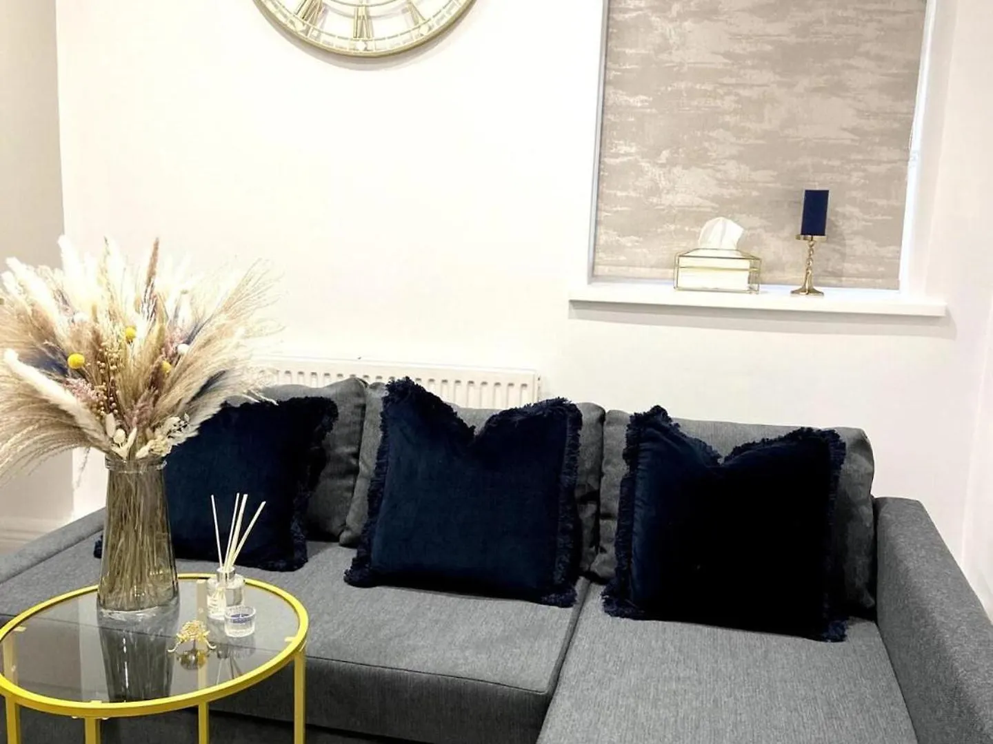 Inviting 3-Bed Apartment In Лондон