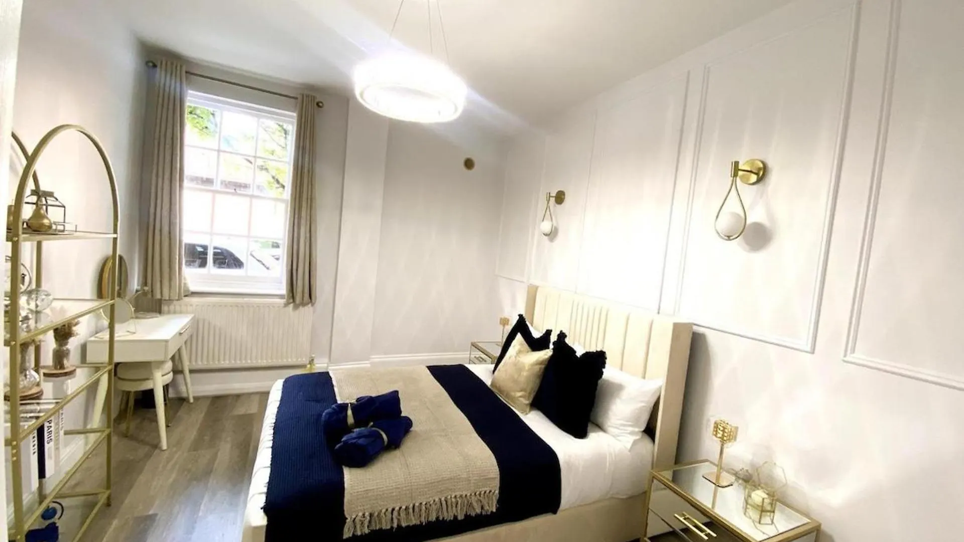 Inviting 3-Bed Apartment In Лондон