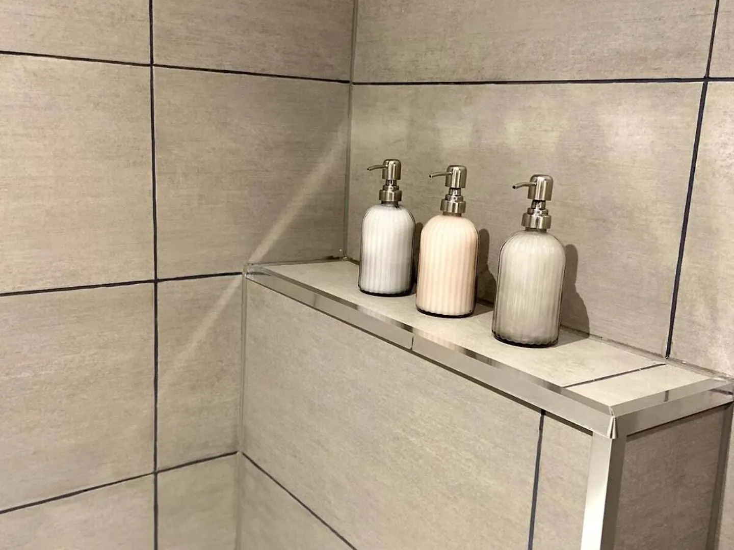 Inviting 3-Bed Apartment In Лондон